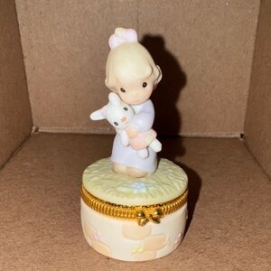 Enesco Precious Moments Trinket Box “Jesus Loves Me” retired